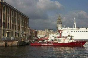 Xtrallusion photo gallery of Italy. Photos, pictures, images and photographs of the Italian Rivieras, the Italian Lakes, the Italian Alps, the Cinque Terre, the Amalfi coast and some of the most beautiful corners of Italy. Plus photos of Italian cities such as Pisa, Milan, Genoa and Rome.